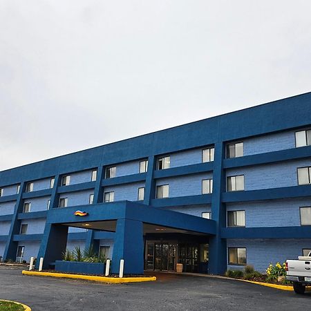 Days Inn By Wyndham Дейвънпорт Екстериор снимка