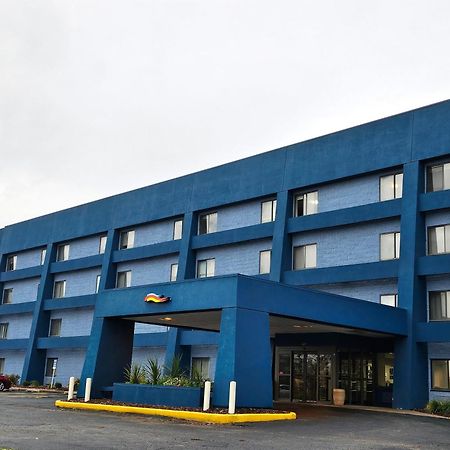 Days Inn By Wyndham Дейвънпорт Екстериор снимка