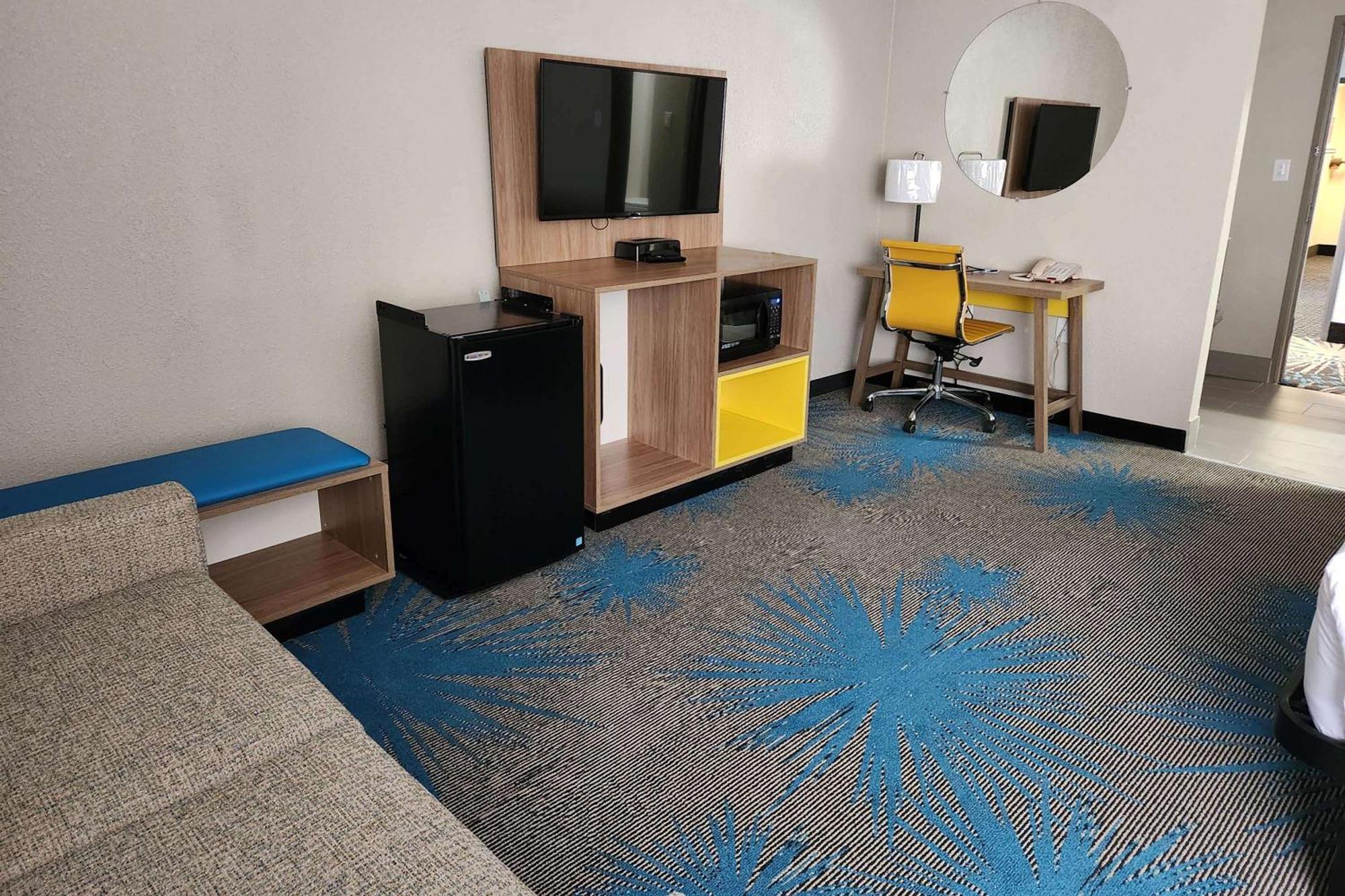 Days Inn By Wyndham Дейвънпорт Екстериор снимка